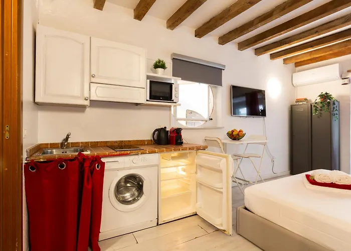 Casa Vittoria - Isola District Apartament